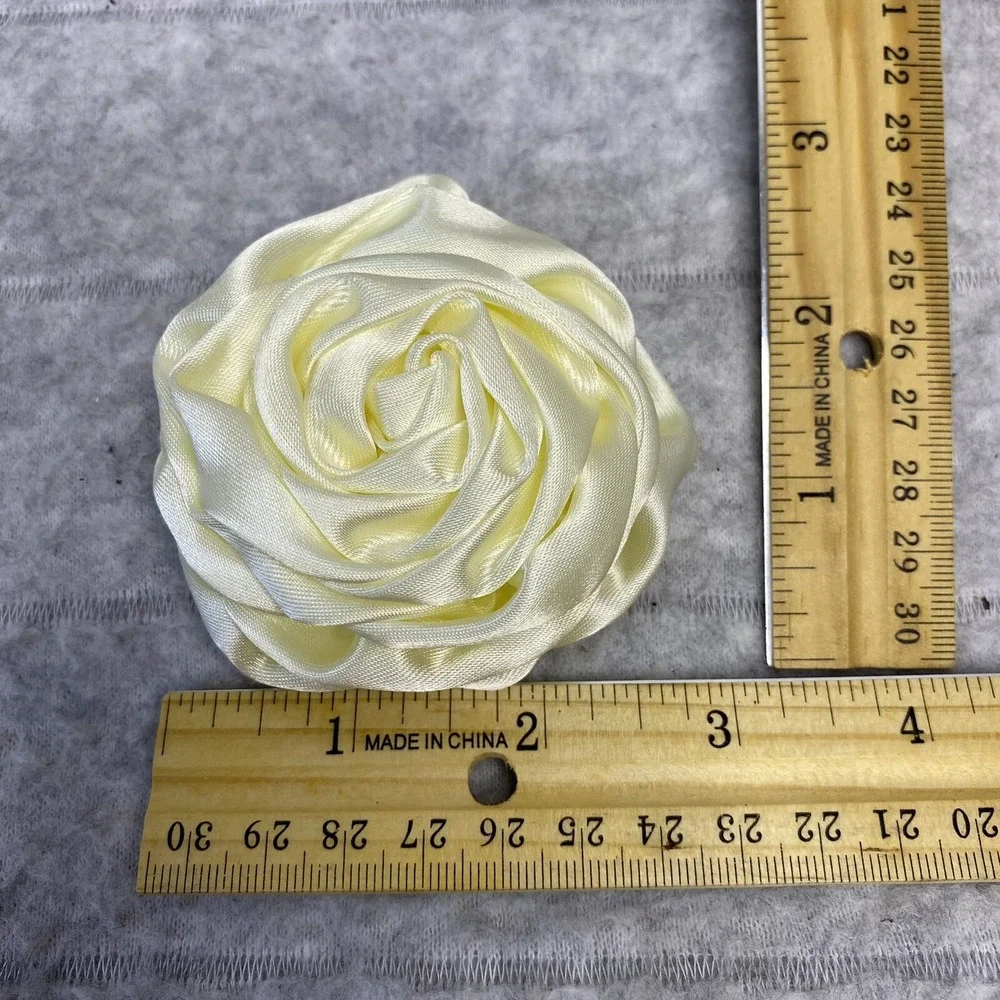 Vintage Ivory Satin Rosette Pin Lapel Hat Wedding‎